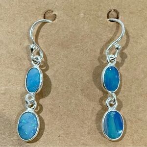 10/16 Elegant Sterling Silver Australian Opal Dangle Earrings